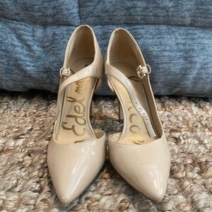 Size 5 women’s nude heels